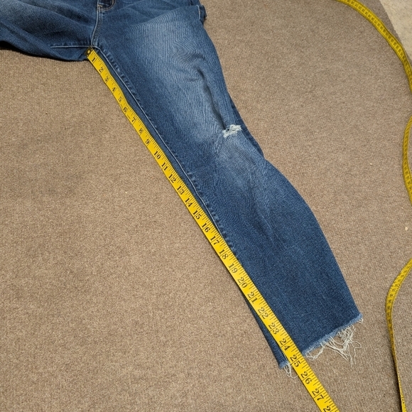 Level 99 (27) Women's High Rise Crop Raw Frayed Hem Blue Distressed Jeans - Picture 11 of 11